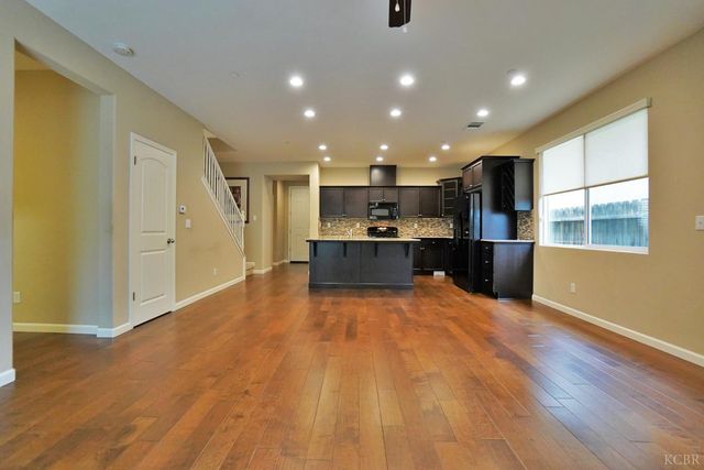 1795 W Van Gogh Way, Hanford, CA 93230