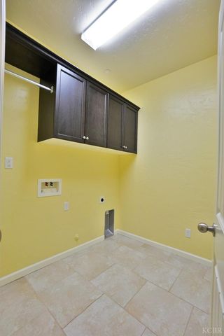 1795 W Van Gogh Way, Hanford, CA 93230