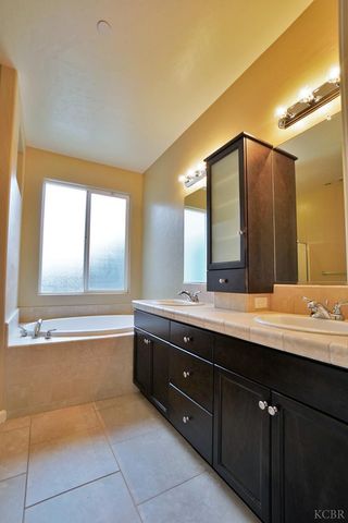 1795 W Van Gogh Way, Hanford, CA 93230