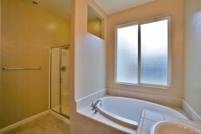 1795 W Van Gogh Way, Hanford, CA 93230