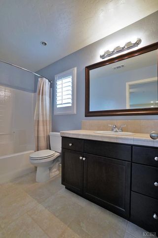 1795 W Van Gogh Way, Hanford, CA 93230