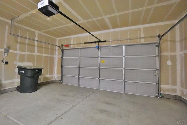 1795 W Van Gogh Way, Hanford, CA 93230