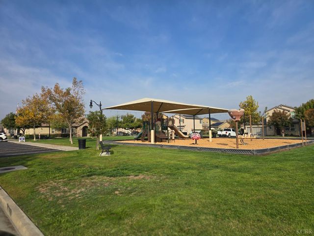 1795 W Van Gogh Way, Hanford, CA 93230