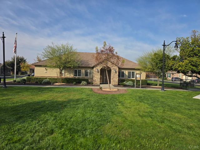 1795 W Van Gogh Way, Hanford, CA 93230