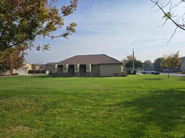 1795 W Van Gogh Way, Hanford, CA 93230
