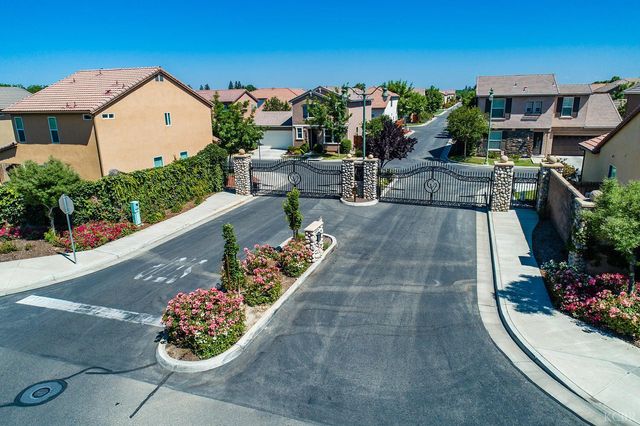 1795 W Van Gogh Way, Hanford, CA 93230