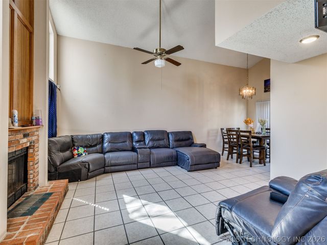 13025 E 28th Place, Tulsa, OK 74134