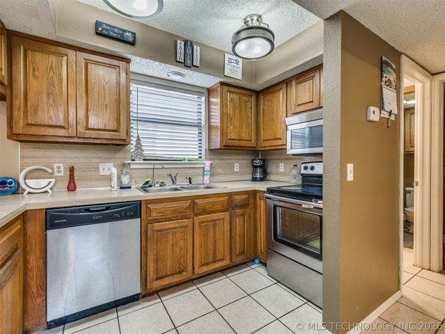 13025 E 28th Place, Tulsa, OK 74134