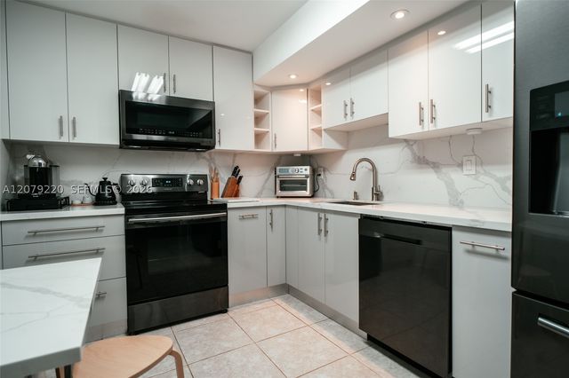 2001 Atlantic Shores Blvd 320, Hallandale Beach, FL 33009