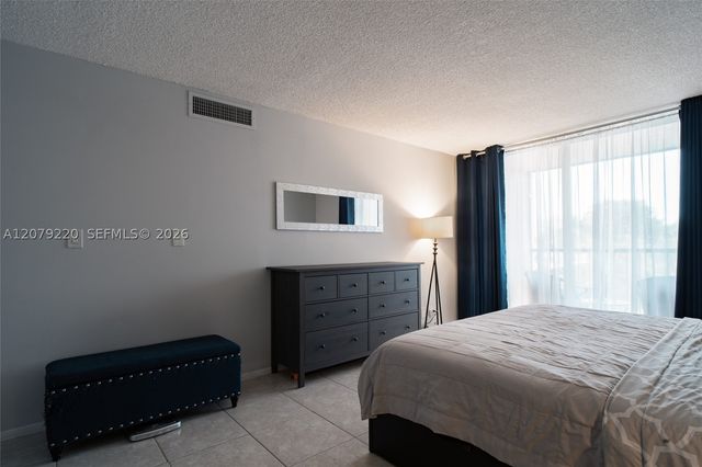 2001 Atlantic Shores Blvd 320, Hallandale Beach, FL 33009