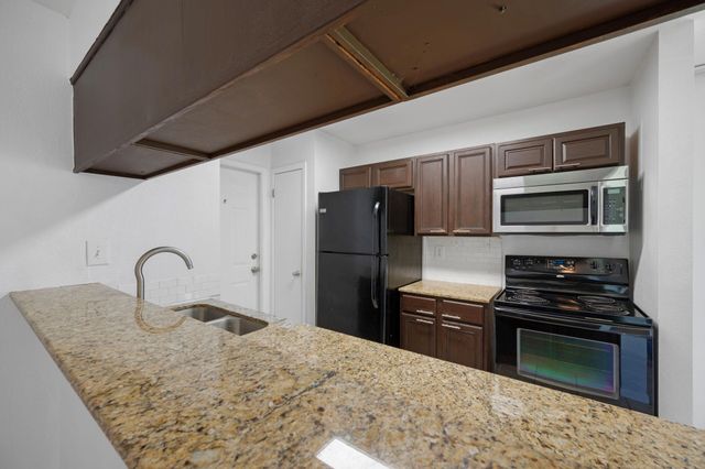 112 River Hills Ave, San Marcos, TX 78666