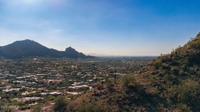 7045 N INVERGORDON Road W, Paradise Valley, AZ 85253