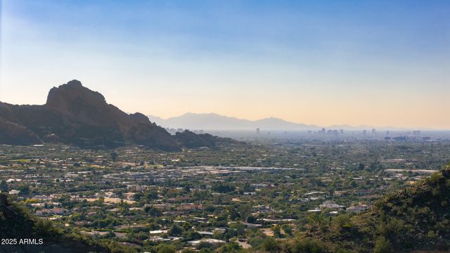 7045 N INVERGORDON Road W, Paradise Valley, AZ 85253