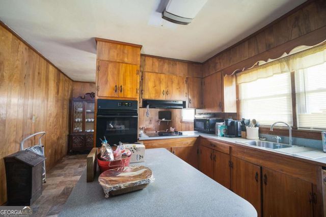 290 W Valley Drive, Fort Valley, GA 31030