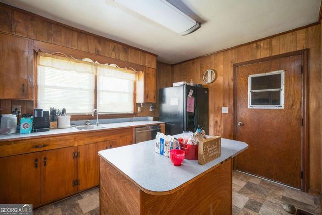 290 W Valley Drive, Fort Valley, GA 31030