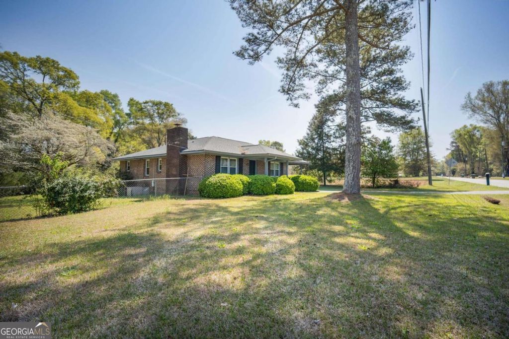 290 W Valley Drive, Fort Valley, GA 31030