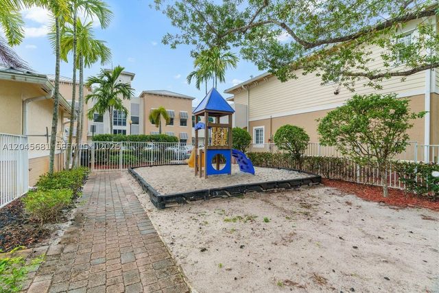 7432 Willow Grove Pl, Davie, FL 33314