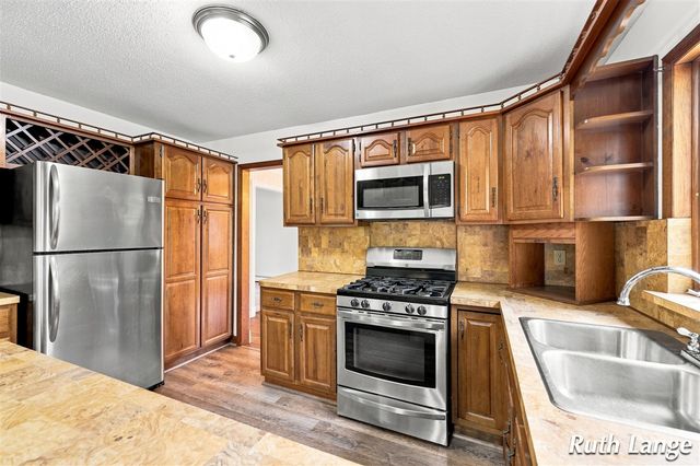 247 Trickovic Lane, Battle Creek, MI 49014