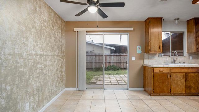 1209 Pioneer Avenue, Porterville, CA 93257