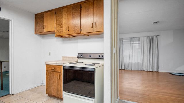 1209 Pioneer Avenue, Porterville, CA 93257