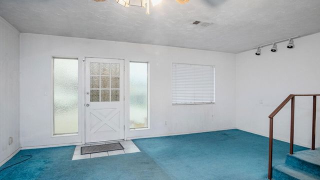 1209 Pioneer Avenue, Porterville, CA 93257