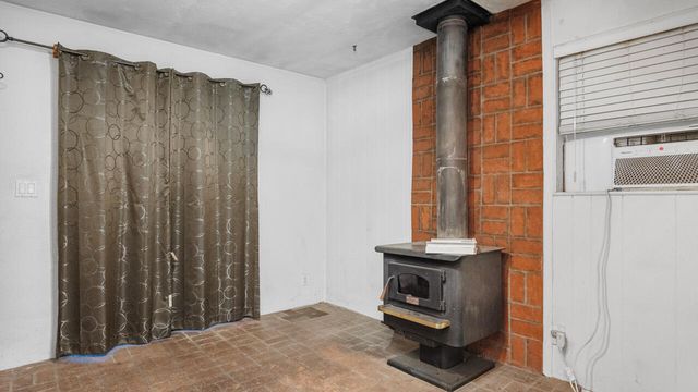 1209 Pioneer Avenue, Porterville, CA 93257