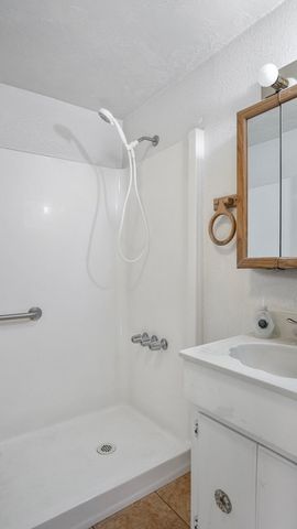 1209 Pioneer Avenue, Porterville, CA 93257