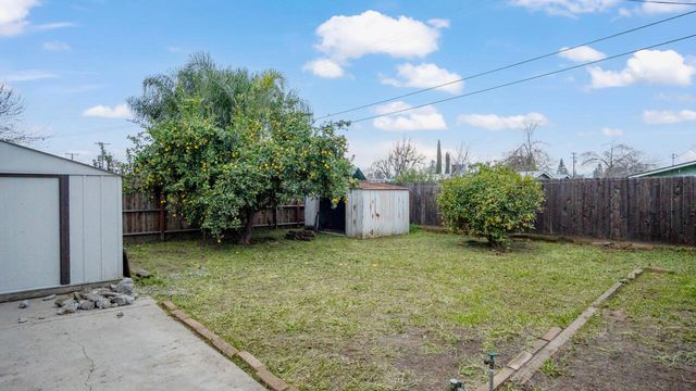 1209 Pioneer Avenue, Porterville, CA 93257