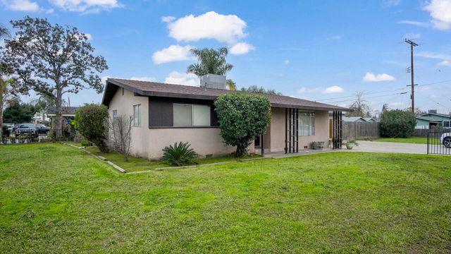 1209 Pioneer Avenue, Porterville, CA 93257