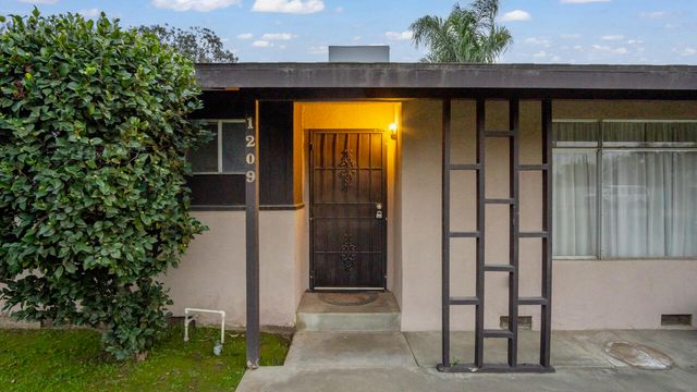 1209 Pioneer Avenue, Porterville, CA 93257