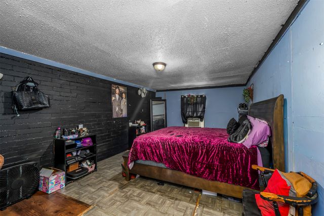 1809 Virginia Place, Cleburne, TX 76033