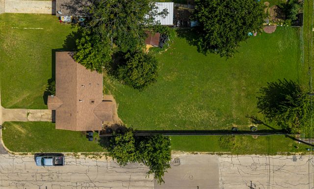 1809 Virginia Place, Cleburne, TX 76033
