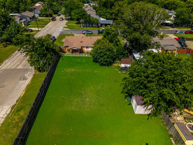 1809 Virginia Place, Cleburne, TX 76033