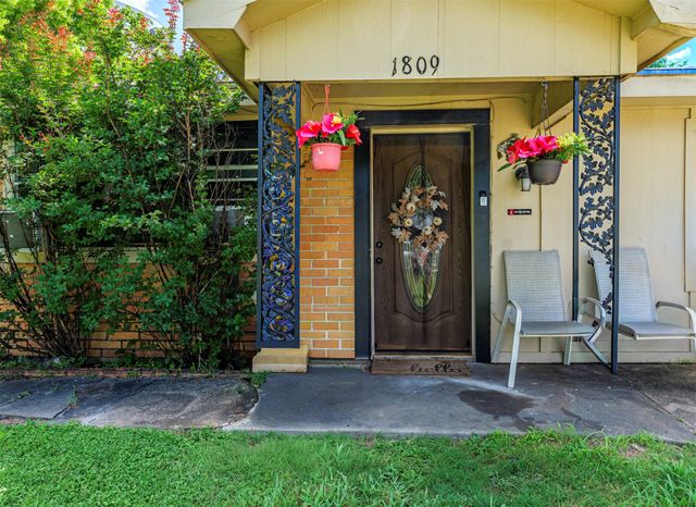 1809 Virginia Place, Cleburne, TX 76033