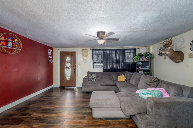 1809 Virginia Place, Cleburne, TX 76033