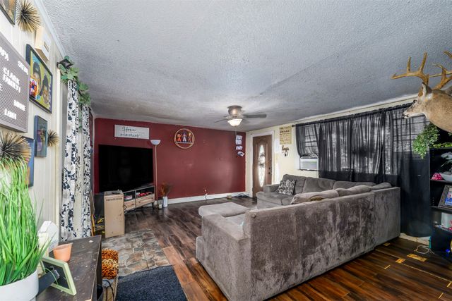 1809 Virginia Place, Cleburne, TX 76033
