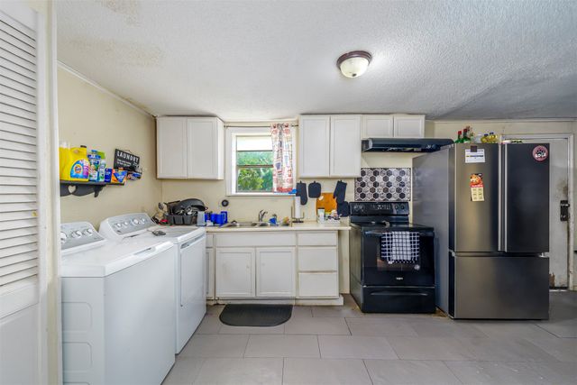 1809 Virginia Place, Cleburne, TX 76033