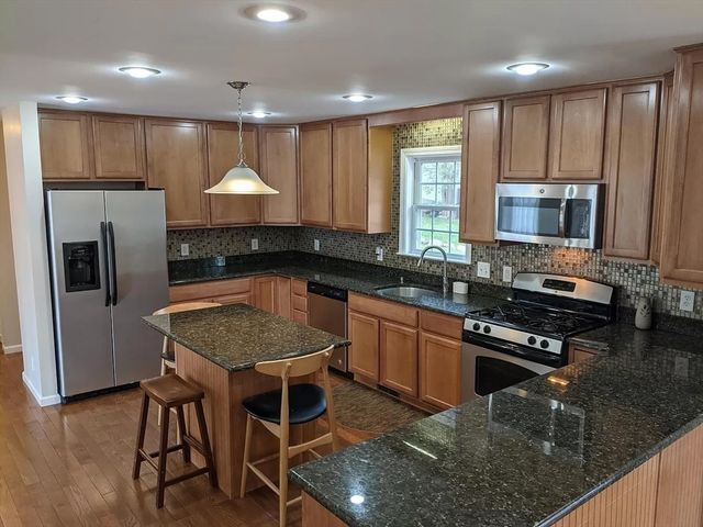 16 Winter Park Rd, Framingham, MA 01702