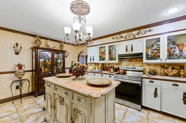 609 W David Drive, Gulfport, MS 39503