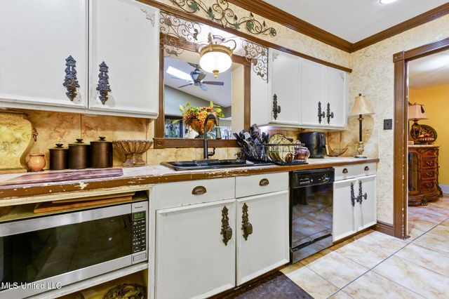 609 W David Drive, Gulfport, MS 39503