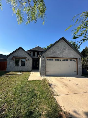 2420 Creek Drive, Granbury, TX 76048