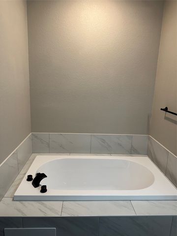 2420 Creek Drive, Granbury, TX 76048