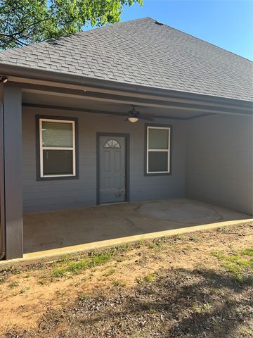 2420 Creek Drive, Granbury, TX 76048