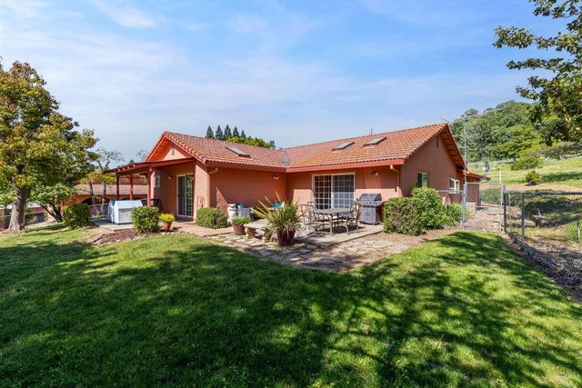 13587 Garden Bar Rd, Grass Valley, CA 95949