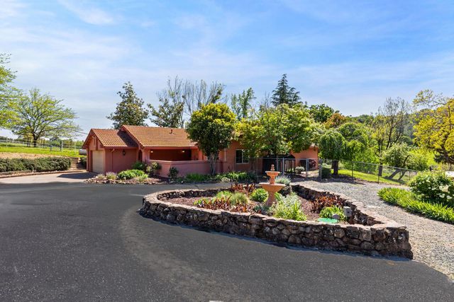 13587 Garden Bar Rd, Grass Valley, CA 95949