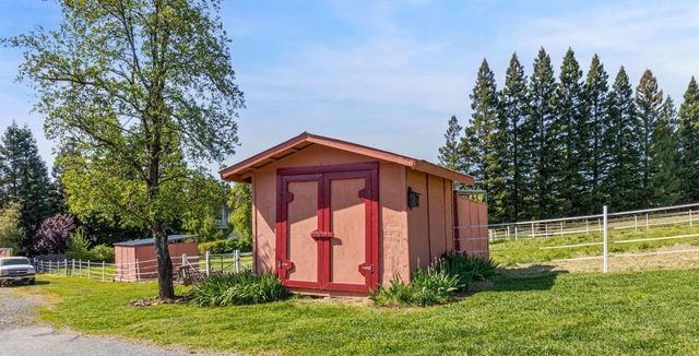 13587 Garden Bar Rd, Grass Valley, CA 95949
