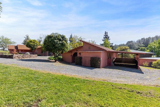 13587 Garden Bar Rd, Grass Valley, CA 95949