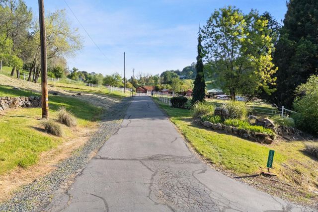 13587 Garden Bar Rd, Grass Valley, CA 95949