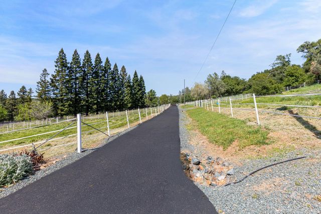 13587 Garden Bar Rd, Grass Valley, CA 95949