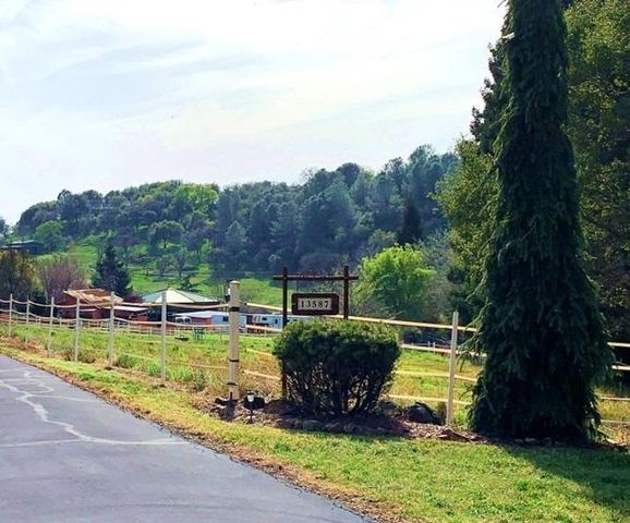 13587 Garden Bar Rd, Grass Valley, CA 95949